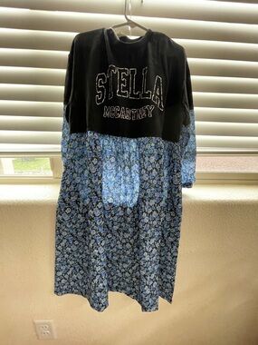 NWT Stella McCartney Black & Blue Floral Mixed-Media Dress，girl size 8years